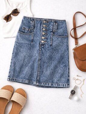 Vintage Nuovo Acid Wash Denim Mini Skirt – High-Waisted, Button Fly, Size 7